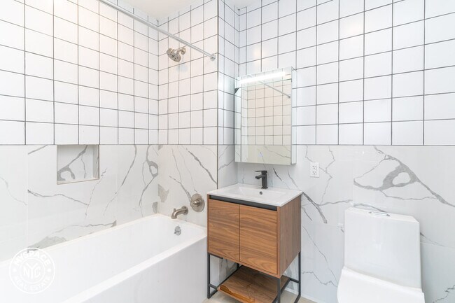 Building Photo - 251 Front St