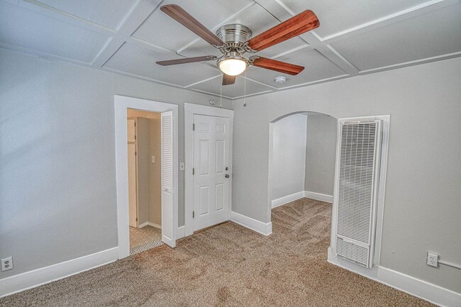 Building Photo - 464 College Ave