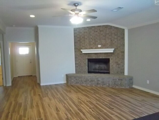 Building Photo - 9607 Perry Ave