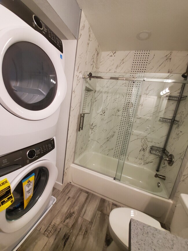 Foto del edificio - Spacious 2 Bedroom Apartment