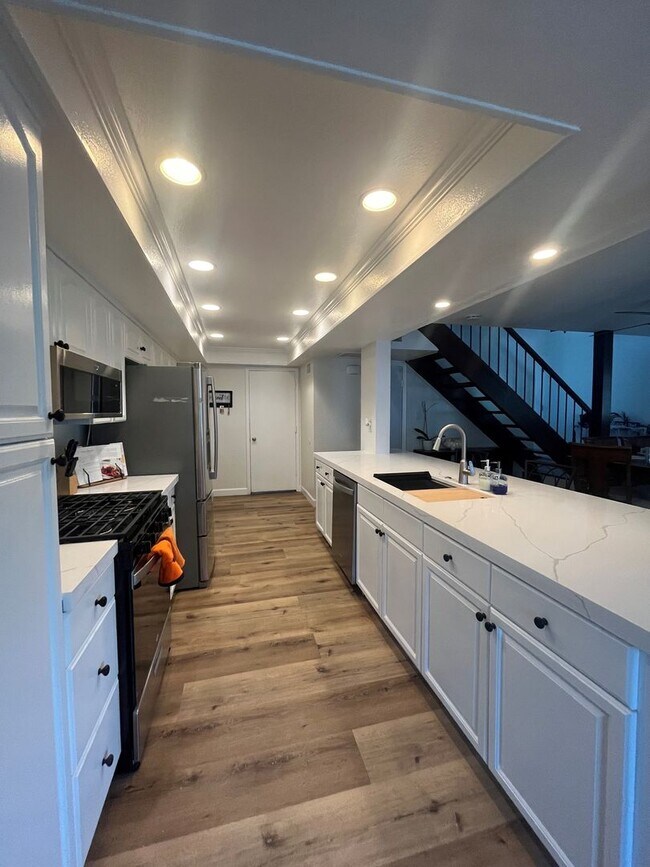Foto del edificio - Room for rent in San Clemente 3 bedroom condo
