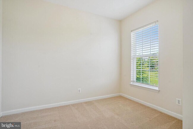 Building Photo - 15334 Kensington Park Dr