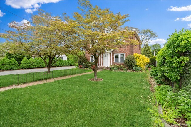 Foto del edificio - 1030 Glen Cove Ave