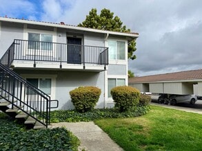 Building Photo - 4910 Bridgepointe Pl