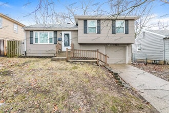 Building Photo - 7928 NE San Rafael Dr