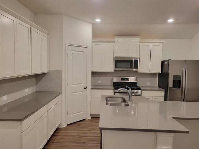 Building Photo - 408 Barcelona