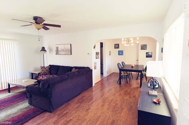 Foto del edificio - 2649 Hudson St