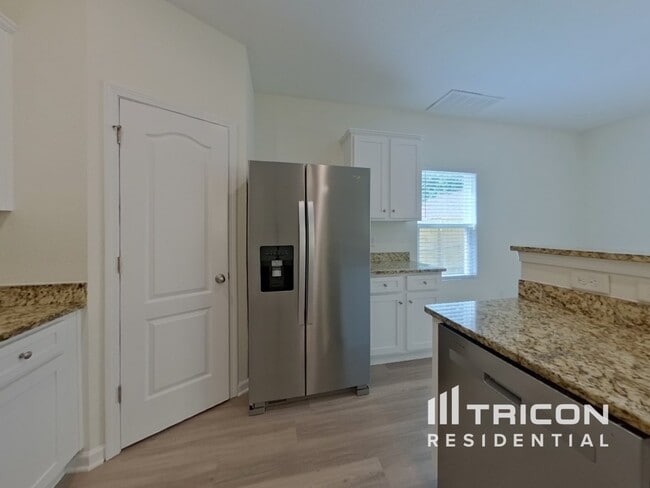 Building Photo - 2729 Yurman Rd