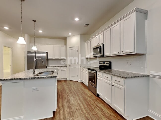 Building Photo - 106 Doral Blue Dr
