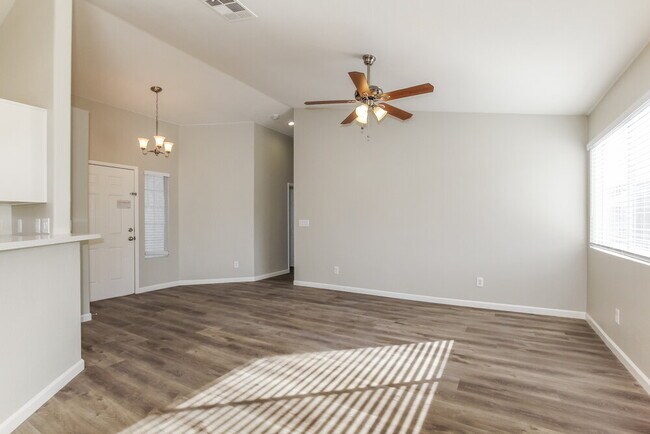 Foto del edificio - 615 King Revere Ct