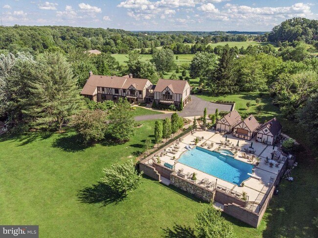 Foto del edificio - 7138 Leeton Ridge Rd