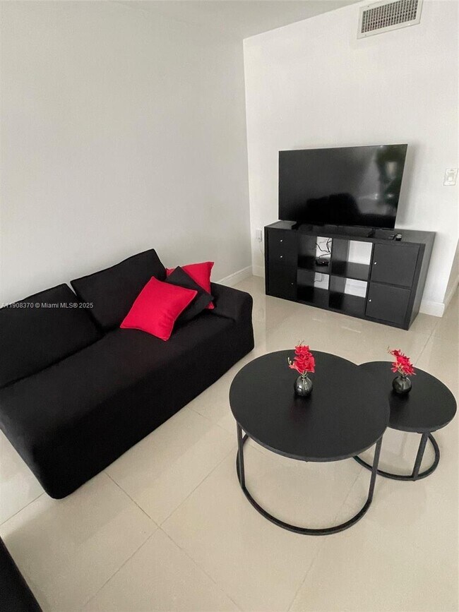 Foto del edificio - 2899 Collins Ave