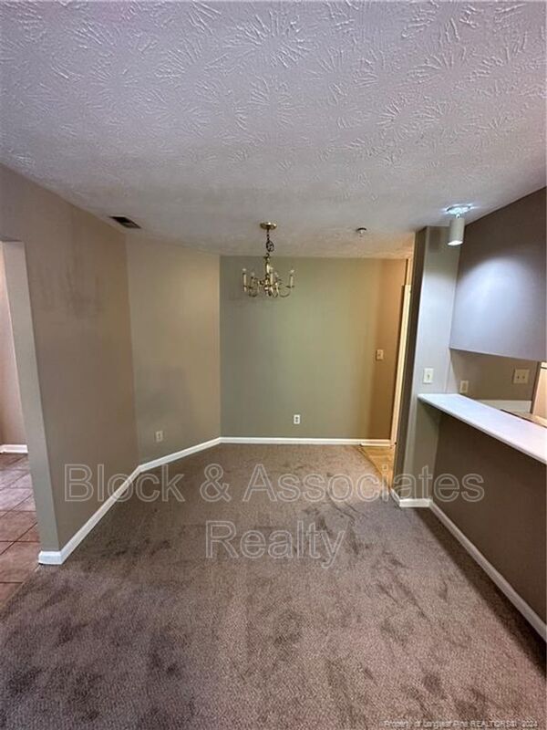 Foto del edificio - 233 Waterdown Dr
