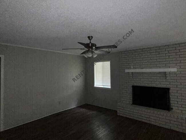 Building Photo - 4333 S Elm Ave