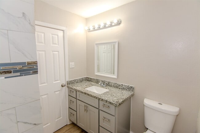 Foto del edificio - 1651 Northwood St