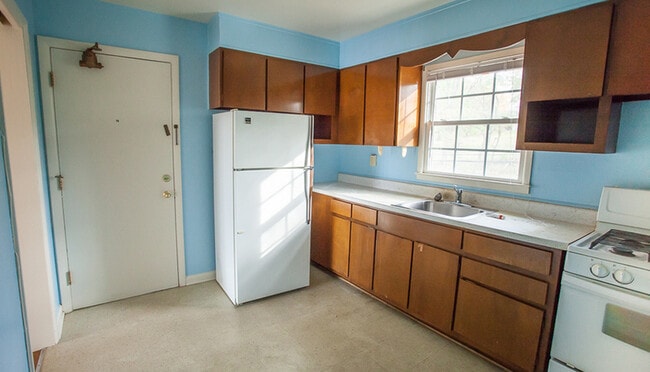 Building Photo - 959 Donaghe St