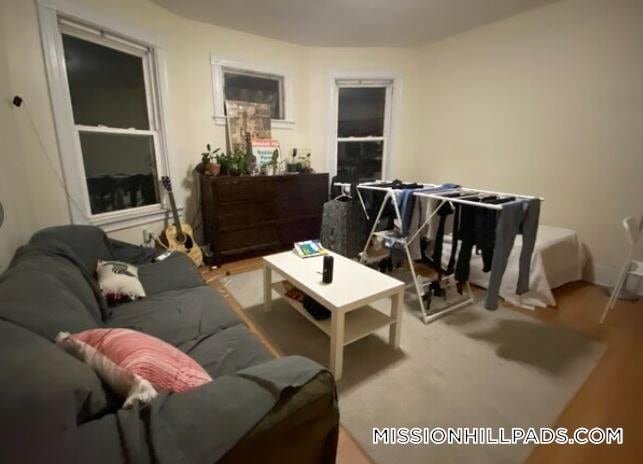 Foto del edificio - 41 Parker Hill Ave
