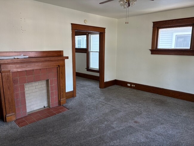Building Photo - 145 E 30th St