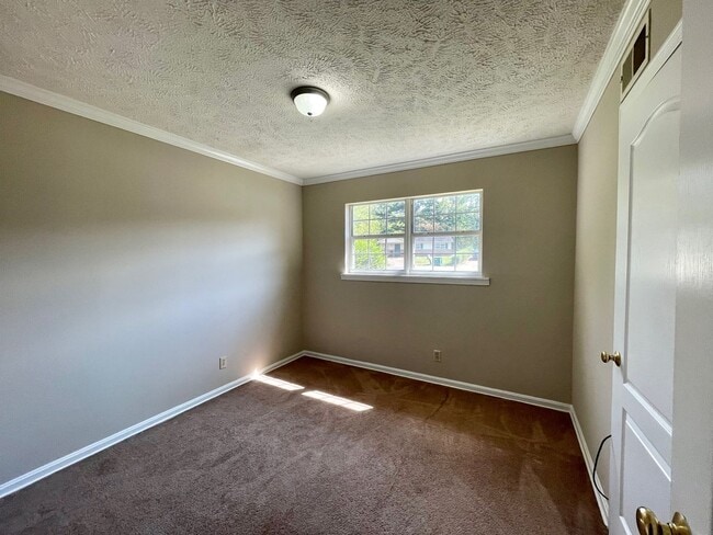 Building Photo - Autumn Bliss Awaits