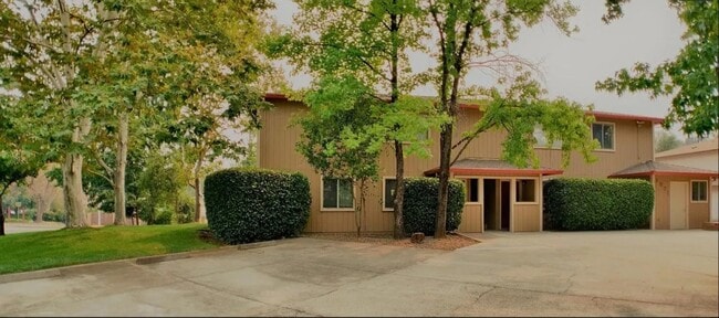 Building Photo - 1671 Bramble Pl