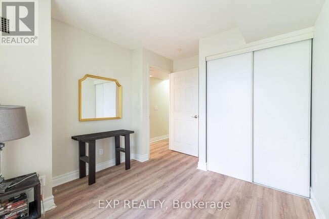 Building Photo - 60 Fairfax Crescent