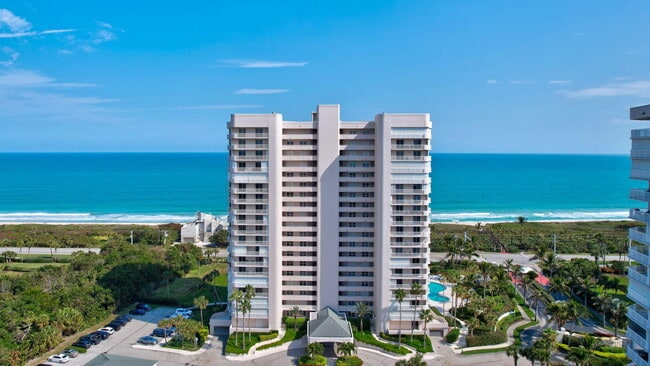 Building Photo - 5051 N Hwy A1A