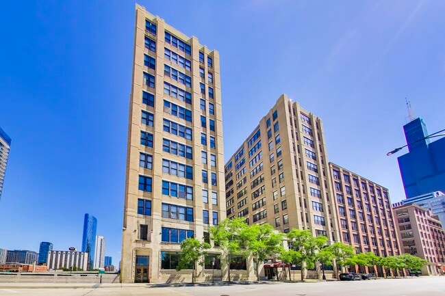 Building Photo - 728 W Jackson Blvd