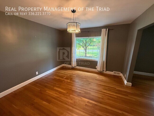 Foto del edificio - 3300 Anderson Dr