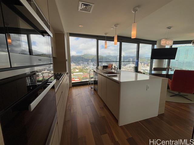 Building Photo - 1108 Auahi St