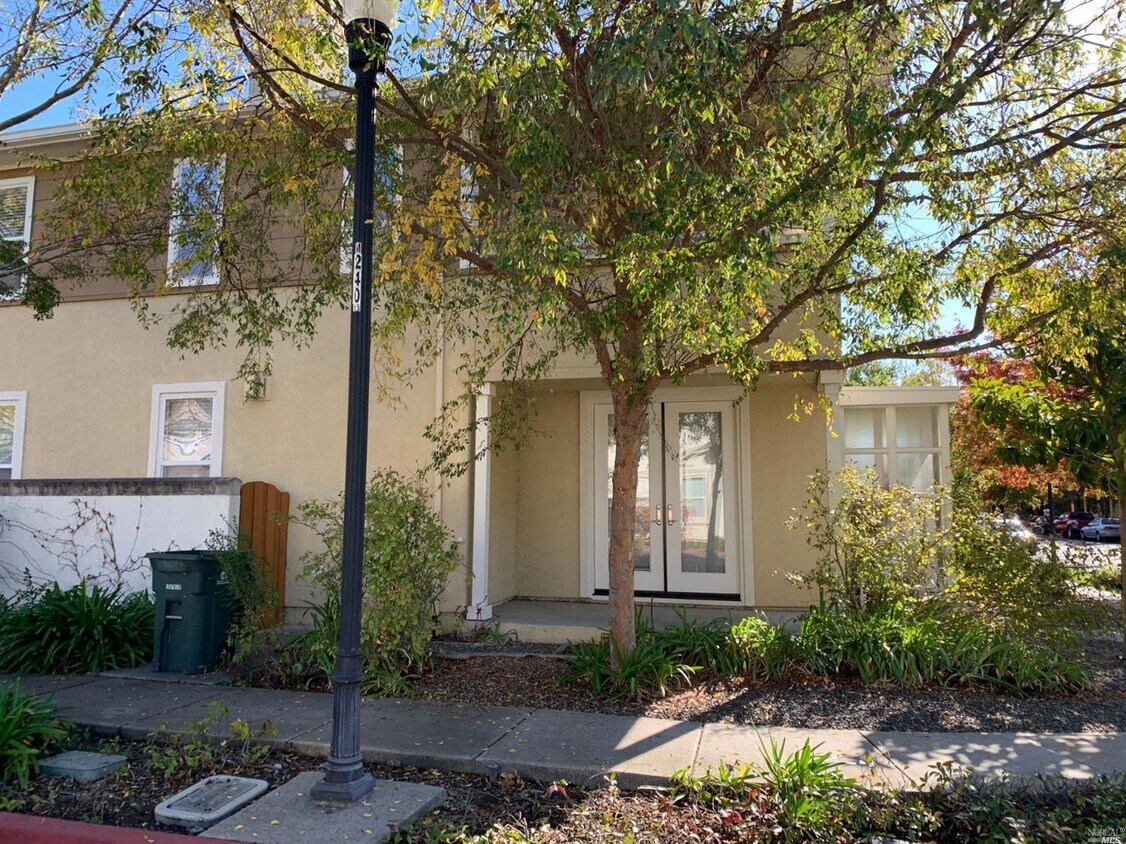 Primary Photo - 1000 Madrone Ave