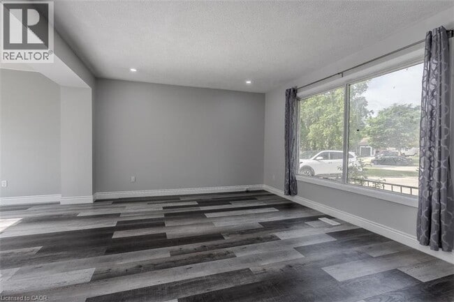Building Photo - 2458 Martin Ct