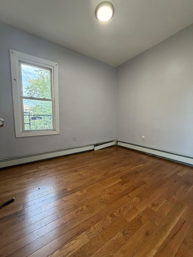 164 Delaware Ave 3R - 166 Delaware Ave