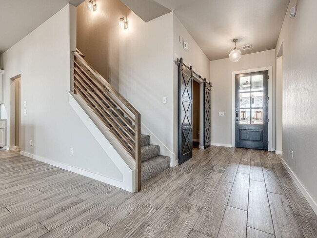 Building Photo - Newer Beautiful home in East Edmond + 4 Be...