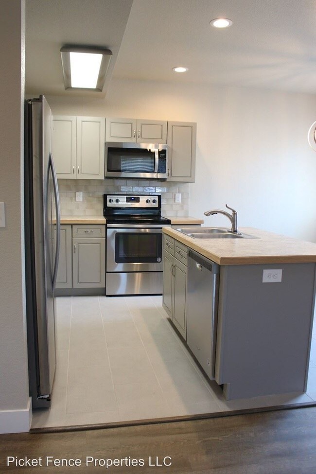 Building Photo - 24 Walnut St