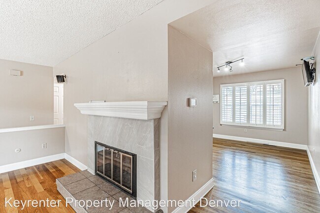 Foto del edificio - 3 br, 2.5 bath House - 9142 E Amherst Driv...