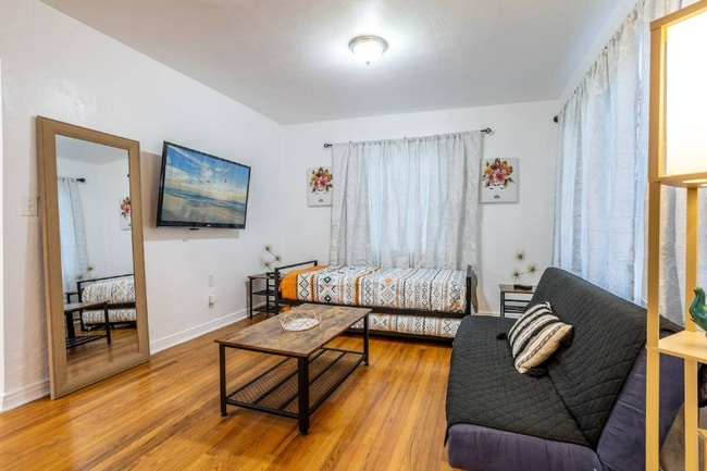 Photo - 2014 Newman St Apartment