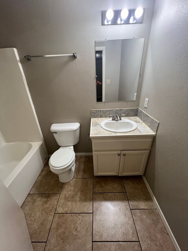 Foto del edificio - 3 Bed 2 Bath House Close to Chicken Plant ...