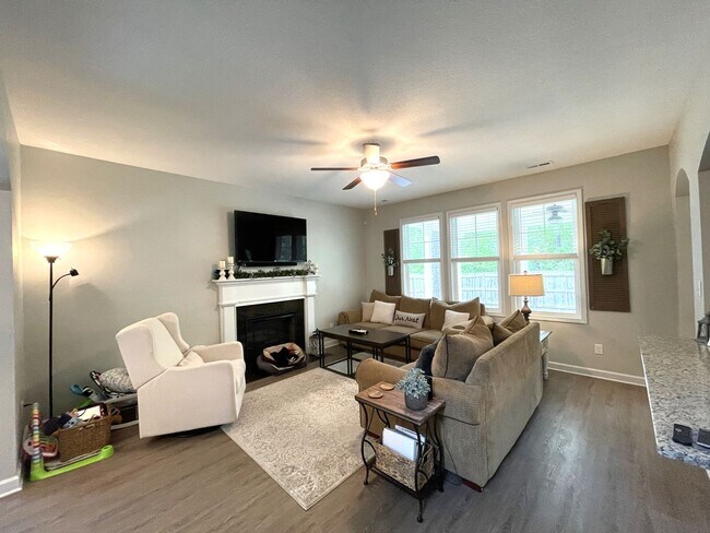 Building Photo - 211 Seneca Ct
