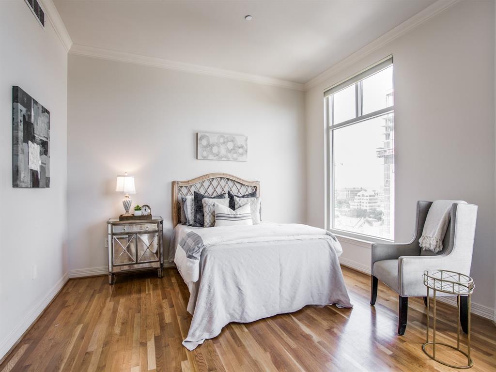 Foto principal - 2828 Hood St