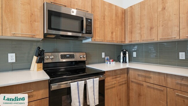 Building Photo - 5256 International Dr