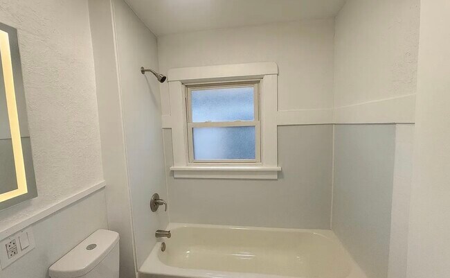 Foto del edificio - 910 W Virginia Ave