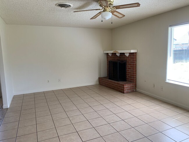 Building Photo - 3 bed/2 ba house - Olivehurst