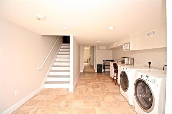 Foto del edificio - 190 Coggeshall Ave