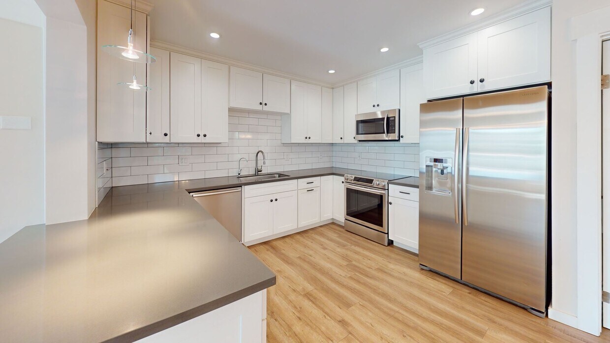 Primary Photo - 3 Bed | 3 Bath Street Side Condo