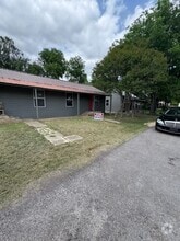 Building Photo - 706 S Burleson St