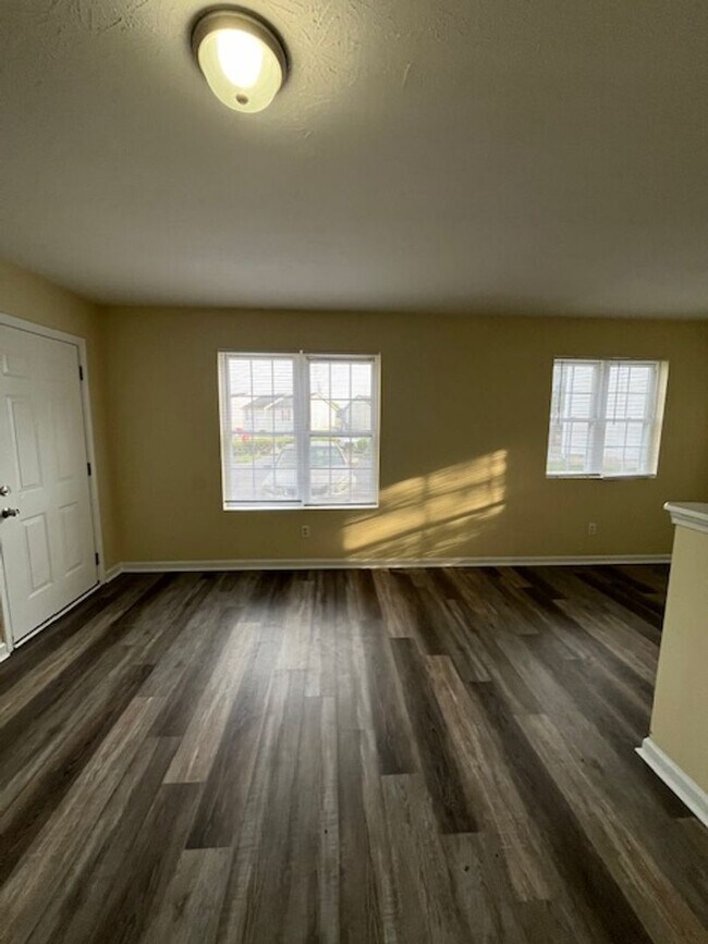 Building Photo - 164 Grinder Ct