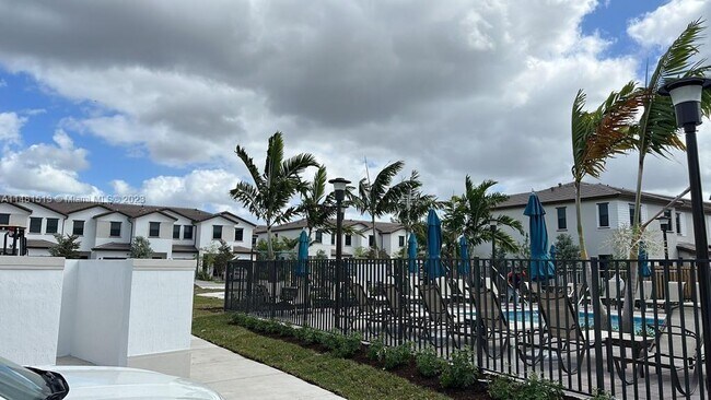 Foto del edificio - 15967 SW 2nd St