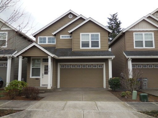 Primary Photo - Great 3 bedroom - King City Pet friendly h...