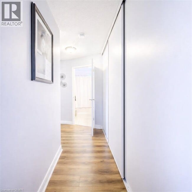 Building Photo - 527 Parkside Dr