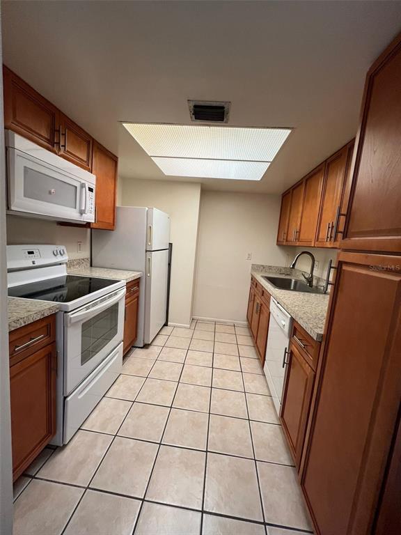 Building Photo - 6043 Village Cir S